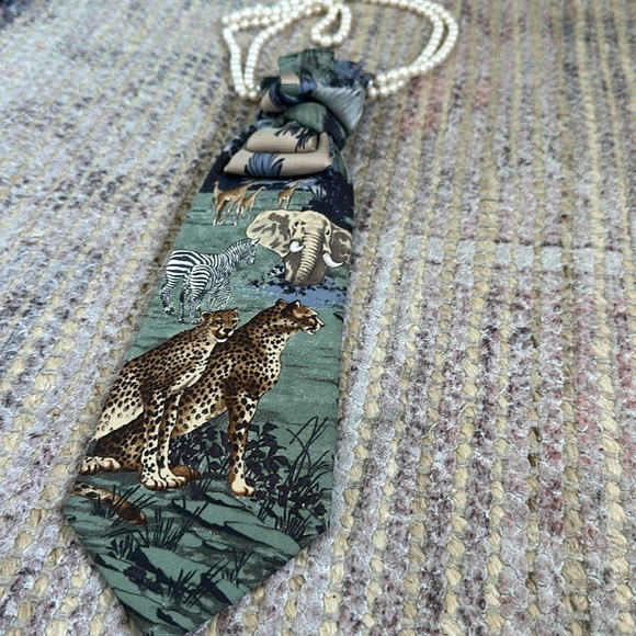 Upcycled Ladies Necktie Silk Necktie Necklace - Africa - Picture 2 of 8